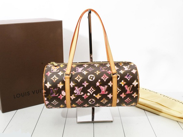 再出品 ブランド祭 ルイヴィトン LOUIS VUITTON M71488 FF0198 バンドー・ワールド オブ ラブ スカーフ ネイビー 未使用品 ルイ·ヴィトン2026春夏メンズ·コレクション ショーのバックステージ
