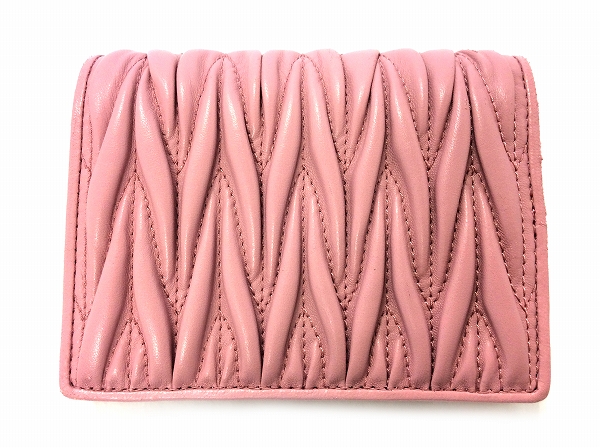 MIUMIU】【ミュウミュウ】の二つ折財布を買取させて頂きました 