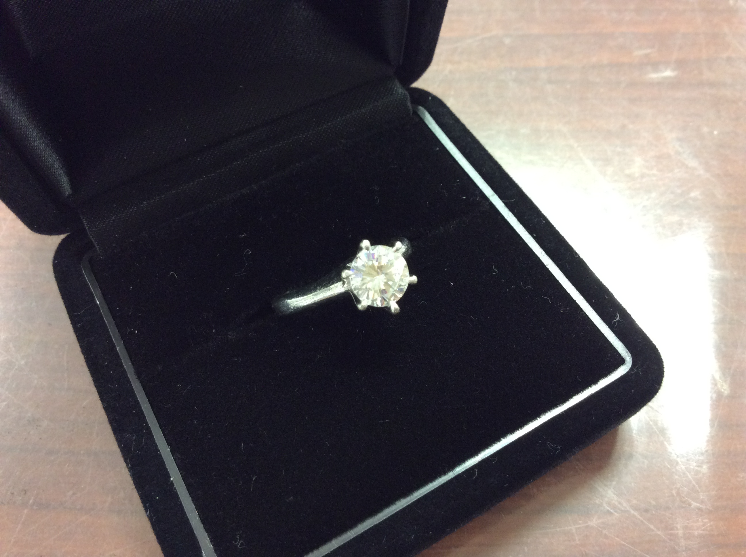 天然ダイヤモンド1.023ctのプラチナリングをお買取致しました！【かん ...